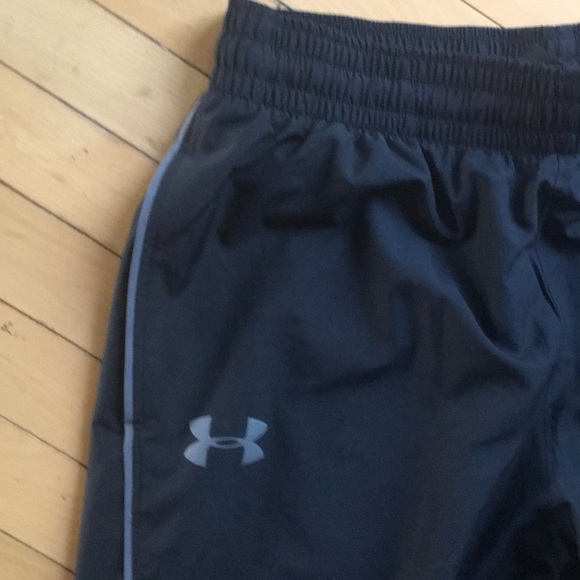 Men’s Under Armour lightweight pants Like new🏈✨ - Picture 2 of 8